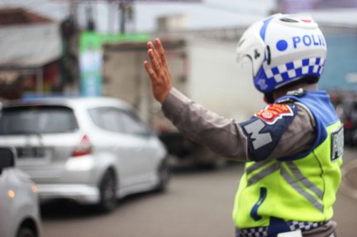 Pengendara Moge Pura-pura Jadi Polisi di Bali