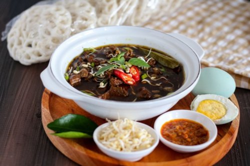 Resep Rawon Daging Sapi Khas Surabaya, Kuah Hitam Kental yang Gurihnya