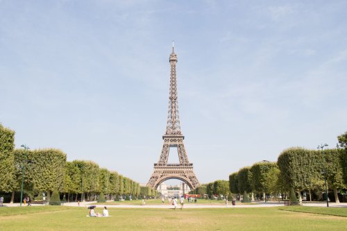 Potongan Tangga Menara Eiffel Akan Dilelang, Ini Perkiraan Harganya