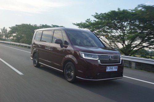 Mengemudikan Honda Step WGN: Kenyamanan MPV Hybrid