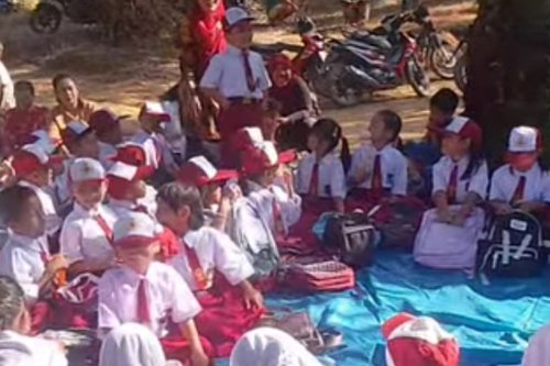 Terpal Jadi Atap Sekolah di Tengah Konflik Lahan TNTN: Siswa Menangis saat Hari Pertama Masuk SD
