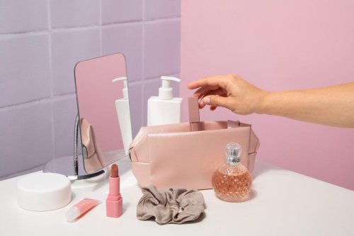 Top 9+ Produk Kecantikan yang Sebaiknya Tidak Disimpan di Kamar Mandi