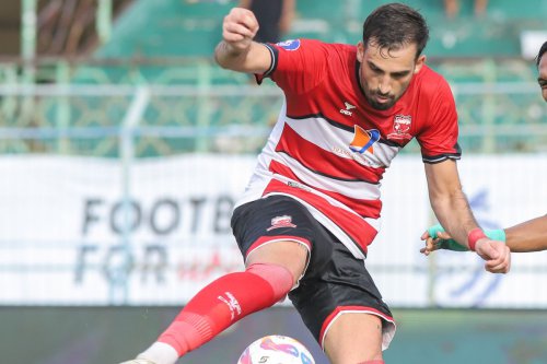 Madura United, Persija, Muhammad Ferarri, Liga 1 2024-2025, Madura United vs Persija, Miljan Skrbic, Hasil Liga 1, Babak I Madura United Vs Persija 1-0: Ferarri Kartu Merah, Sape Kerrab Unggul