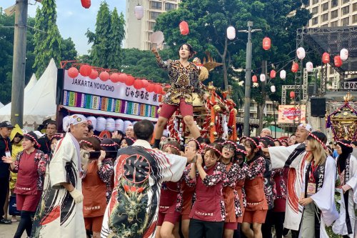 apa itu omikoshi, omikoshi adalah, makna Omikoshi jepang, kapan warga jepang melakukan Omikoshi, festival jak japan matsuri 2025, Apa Itu Arak-arakan Omikoshi Jepang dan Perannya dalam Festival?