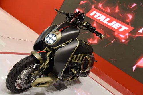 Roadster, Italjet, Roadster 400, Italjet Roadster 400, EICMA, roadster, Skuter Baru Italjet Roadster 400, Kombinasi Klasik dan Nyentrik
