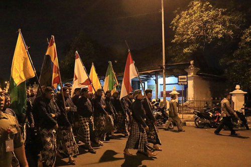 Tradisi Malam 1 Suro di Yogyakarta: Prosesi Mubeng Beteng Penuh Makna Spiritual