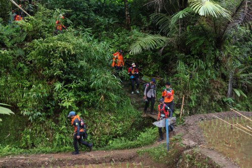 Dua Jenazah Korban Pesawat ATR 42-500 Dievakuasi Lewat Jalur Berbeda, Ini Alasannya