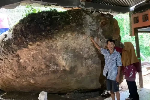 Batu Seukuran Mobil Hantam Rumah di Bantul, Ada Suara "Krasak-krasak" Saat Penghuni Tidur