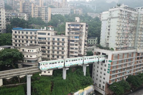 Stasiun Liziba, Spot Foto Makan Kereta di Chongqing China