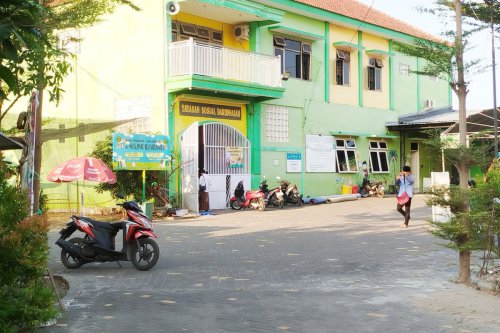 Awal Perpisahan dan Pertanyaan yang Tak Pernah Habis, Lebaran Tanpa Pelukan Ibu, Asing dengan Keluarga Ayah, Asing dengan Kenyataan, Masa Depan yang Tetap Dijaga, Tangis Dafa dan Syafa di Balik Dinding Panti, Menunggu Ibu yang Tak Kunjung Kembali