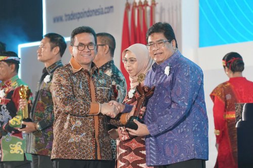 Industri Otomotif Indonesia, ekspor kendaraan Toyota, Primaniyarta Lifetime Achievement Award, kandungan lokal kendaraan, Perjalanan Panjang Ekspor Kendaraan Toyota di Indonesia