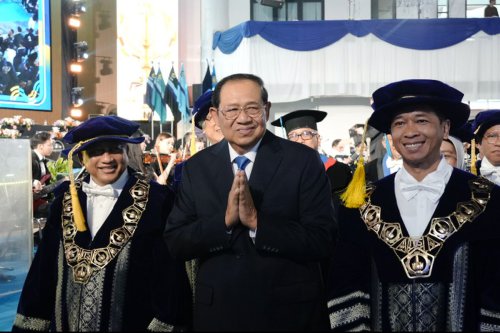 SBY Dapat Penghargaan Tertinggi dari ITS Surabaya, Ini Harapan Rektor Bambang Pramujati