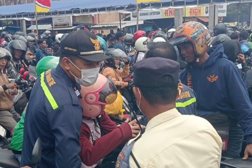 Antrean di Pelabuhan Gilimanuk Mengular Hingga 31 Kilometer, 16 Pemudik Pingsan