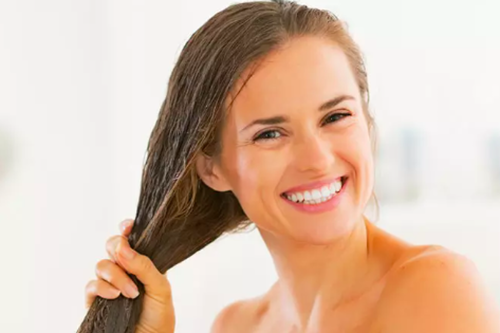 4 Cara Membuat Masker Alami untuk Rambut Rontok