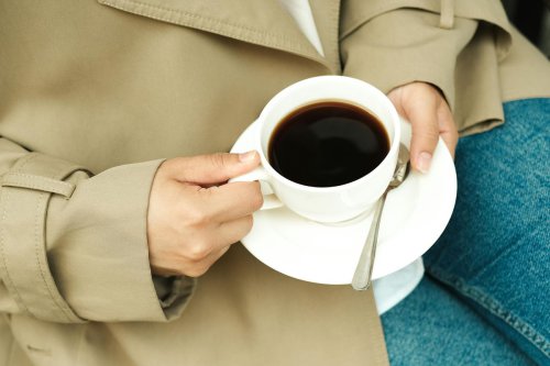 Benarkah Kopi Susu Lebih Memicu Asam Lambung Dibanding Kopi Hitam? Ini Kata Pakar