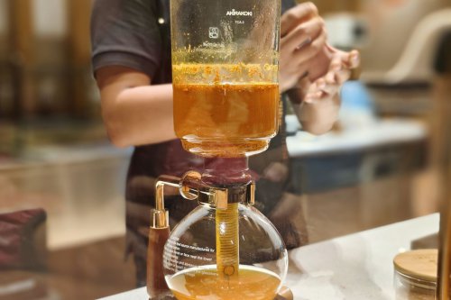 Minum Jamu Tidak Lagi Kuno, Kini Digemari Anak Muda