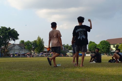 Membantu Menjaga Kesehatan Mata, Mengurangi Dampak Negatif Screen Time, Mendukung Tumbuh Kembang Secara Menyeluruh, Sejalan dengan Rekomendasi WHO dan IDAI, Dokter Anjurkan Anak Bermain di Luar Ruangan Minimal 2 Jam Sehari, Ini Manfaatnya