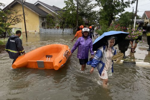 Waspada Cuaca Ekstrem Besok, BMKG Prediksi Hujan Sangat Lebat di Jawa, Bali, hingga Sumatra