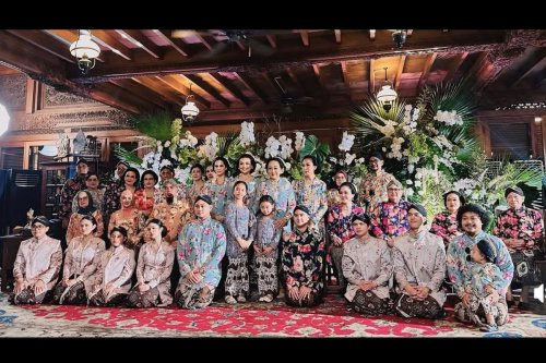 Ahmad Dhani dan Maia Estianty di Siraman Al Ghazali, Foto Keluarga Bersama