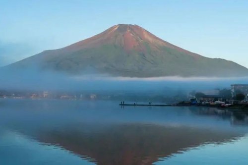 Turis China Nekat Mendaki Gunung Fuji Saat Ditutup, Akhirnya Minta Ambulans