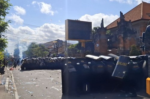 Demo di Bali Memanas, 8 Polisi dan 2 Sipil Terluka