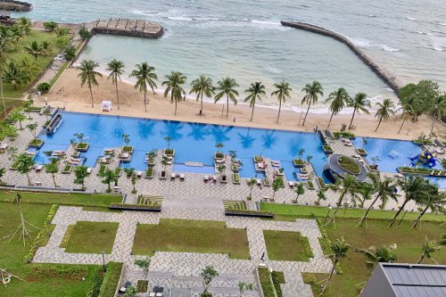 Top 5+ Hotel di Carita dengan Akses Langsung ke Pantai Pasir Putih, Cocok untuk Healing
