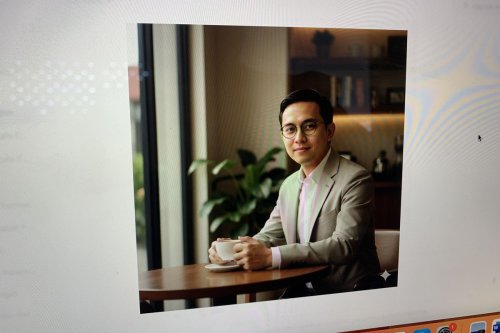 Gemini AI, Gemini AI foto di kafe, foto Gemini AI di kafe, Salinan teks foto Gemini AI di kafe, Kata-kata Gemini AI foto di kafe, 20 Contoh Prompt Gemini AI Foto Elegan di Kafe Estetik yang Menarik