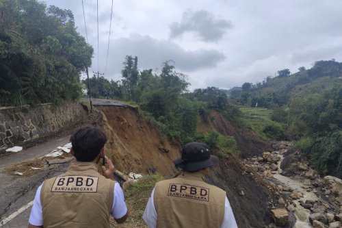 Dieng, longsor, Banjarnegara, BPBD Ungkap Penyebab Jalur Alternatif Karangkobar-Batur ke Dieng Putus