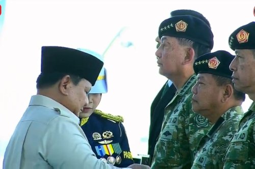 Presiden Prabowo Anugerahkan Pangkat Kehormatan Bintang Empat kepada Lima Purnawirawan TNI