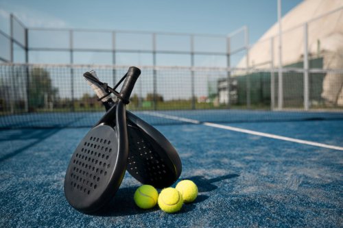 Suka Olahraga Padel? Ketahui Penyebab Elbow Epicondylitis Menurut Dokter