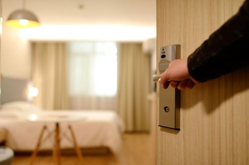 Pesan Hotel Lewat OTA, Jangan Lupa Konfirmasi Langsung ke Hotelnya