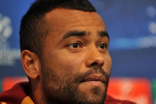 Ashley Cole Resmi Latih Klub Serie B Cesena