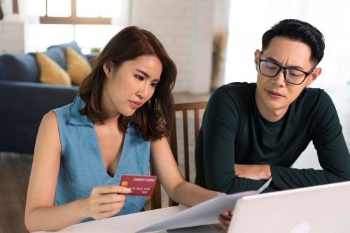 1. Istri wajib mengingatkan suami, 2. Jangan abaikan masalah, 3. Minta bantuan keluarga, 4. Pertimbangkan untuk konseling pernikahan, 5. Berikan shock therapy, Dari Kisah Sarah Kim, Apa yang Harus Dilakukan jika Suami Tidak Mau Kerja?