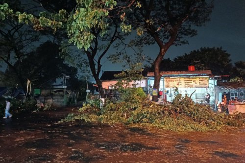 Waspada Cuaca Ekstrem Besok, BMKG Prediksi Hujan Sangat Lebat di Jabar, NTB, hingga Maluku