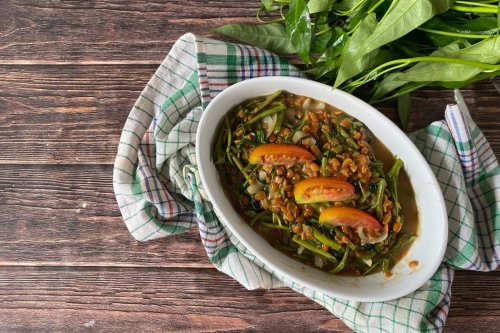 Ini Trik Masak Tumis Kangkung Tetap Hijau, Renyah, Tak Lembek