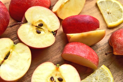 Makan Apel Beserta Kulitnya, Sehat atau Berisiko? Ini Jawabannya