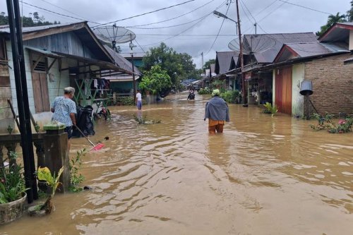 Korban Banjir Tapteng: 6 Jam Bertahan di Atas Bak Air, 10 Hari Hidup Tanpa Air Bersih