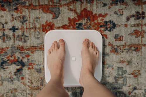 1. Makan lebih sering, 2. Sering makan camilan, 3. Tambahkan banyak protein, 4. Konsumsi makanan berkalori tinggi, 4 Cara Menambah Berat Badan dalam Seminggu