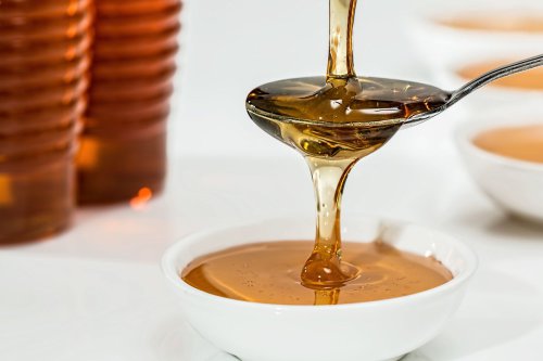 3 Cara Minum Madu untuk Redakan Batuk, Hindari untuk Bayi