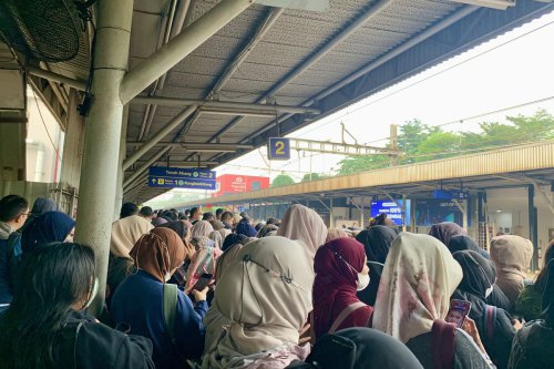 KRL Dikeluhkan Padat Pukul 05.00&ndash;07.00 WIB Selama Puasa, Ini Penjelasan KAI
