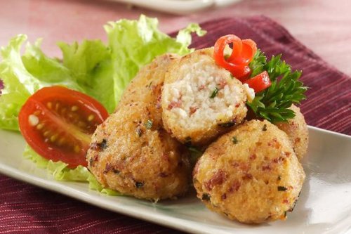 Ide Snack untuk Acara 17 Agustus, Coba Bikin Bola Mi Kornet