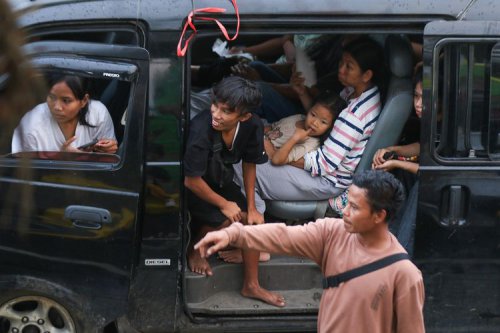 BERITA FOTO: Macet Horor di Gilimanuk, Antrean Kendaraan Pemudik Mengular hingga 20 Km