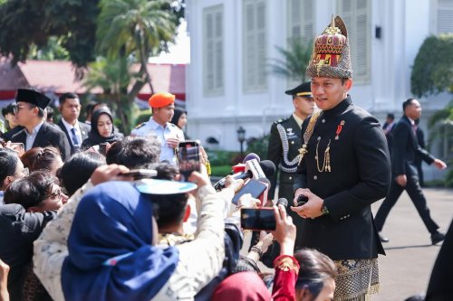 Menko Agus Harimurti Yudhohono Pakai Baju Adat Aceh Ulee Balang Saat Upacara HUT Ke-80 RI