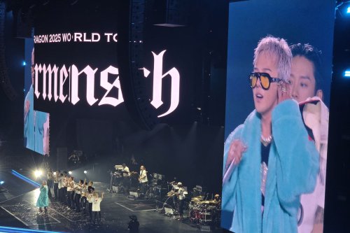 Layar Besar Samsung Galaxy Z Fold 7 Bikin "Sat-set" Motret dan Cek Foto Konser G-Dragon Jakarta