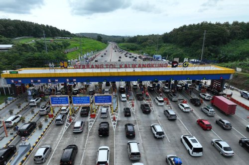 Mobil Bermasalah, Ini Aturan Berhenti Saat One Way di Jalan Tol
