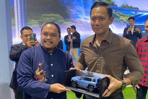 AHY Kunjungi IIMS 2026, Tertarik SUV Elektrifikasi BYD Denza B5