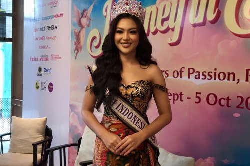 Inspirasi Batik Modern ala Puteri Indonesia 2025 Firsta Yufi Amarta Putri