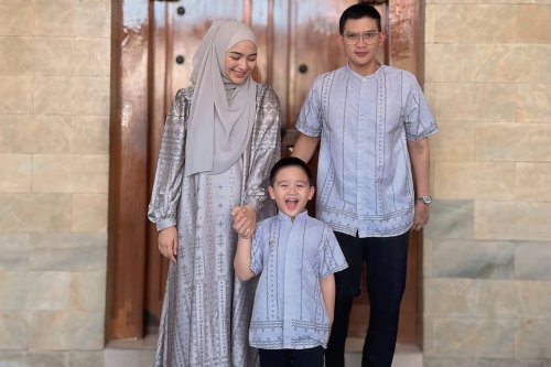 Kompak dengan Dress Satin, Gaya Lebaran Keluarga Citra Kirana