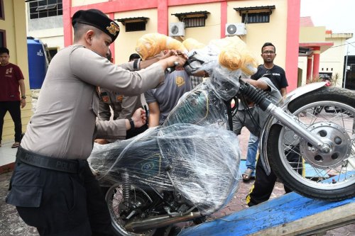Truk Pembawa Moge dan Satwa Ilegal Dicegat Warga, Ternyata Dikemudikan Oknum TNI AL