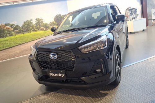 Rocky Hybrid vs Tiggo Cross CSH: Duel SUV Hybrid Ringkas